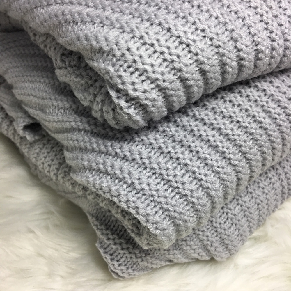 V-Neck Ribbed Oversized Sweater - Picture 2 of 6